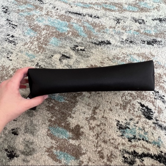 SKIMS NWT Neoprene Zip Make Up Case - Picture 4 of 4